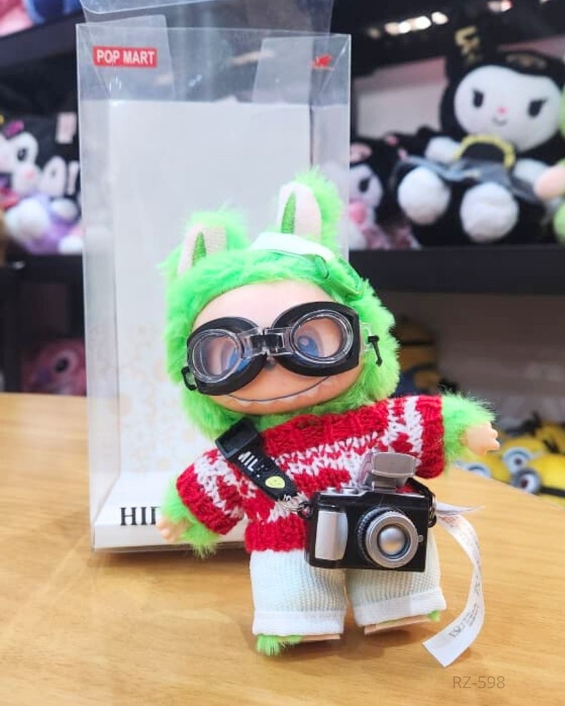 LLAVERO LABUBU CON CAMARA Y LENTES