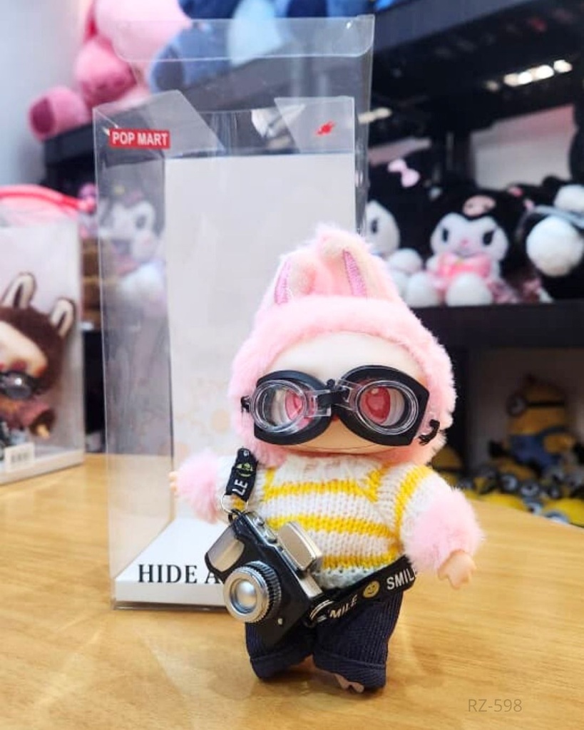 LLAVERO LABUBU CON CAMARA Y LENTES