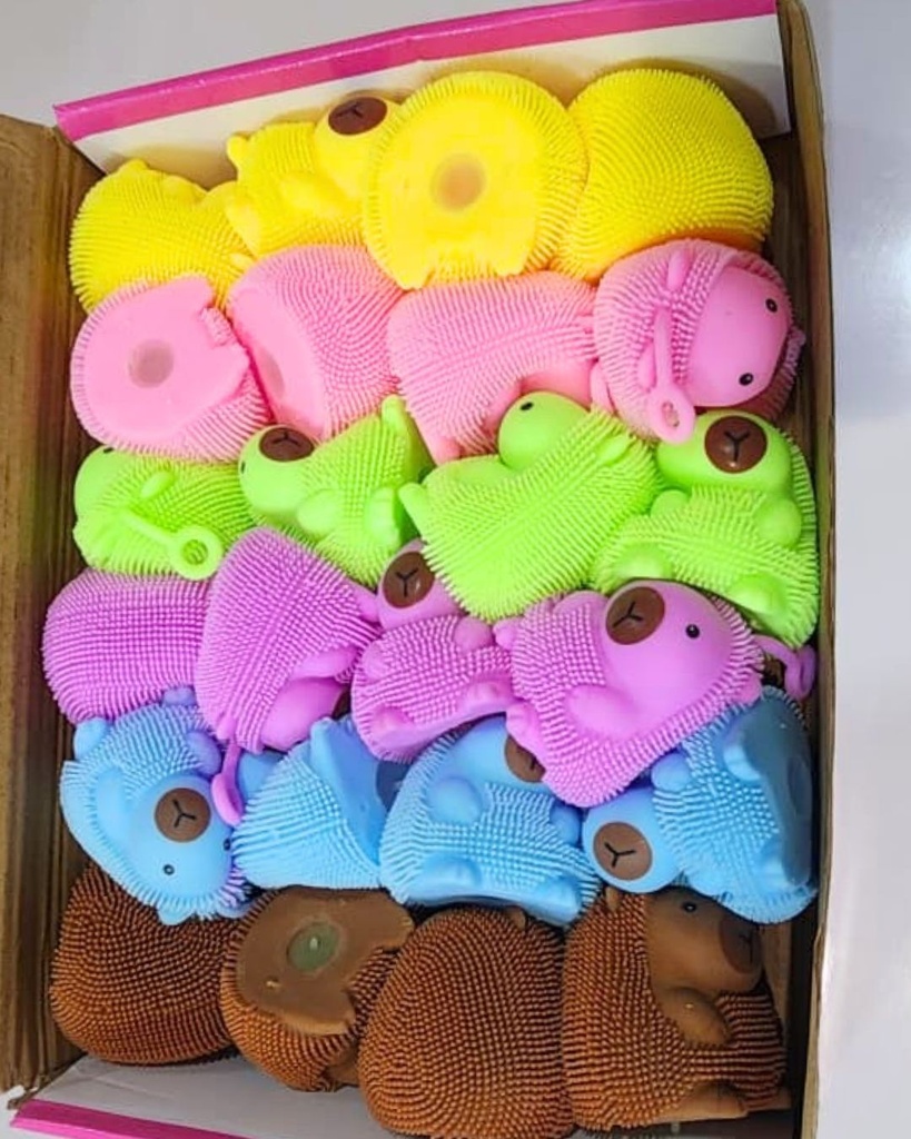 YOYO SQUEEZE INFLABLE CAPYBARA CON LUZ