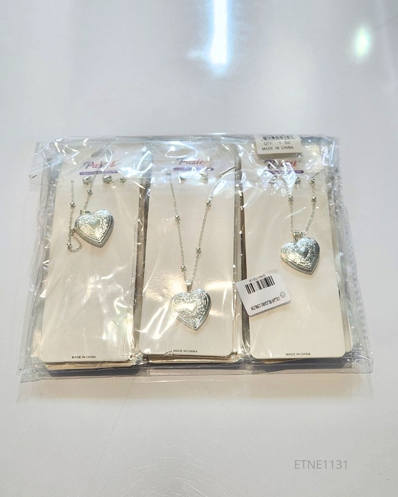 COLLARES RELICARIOS CORAZON  