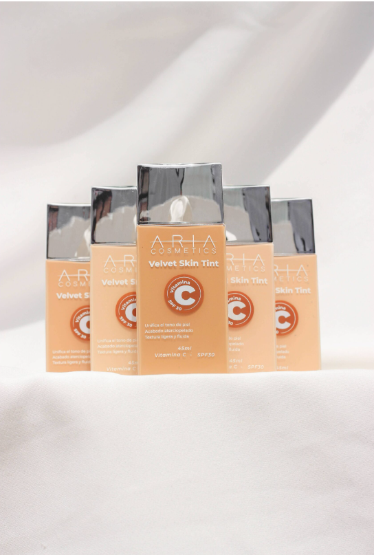 BASE CON PROTECCION SOLAR VITAMINA C Y NIACINAMIDA DE ARIA COSMETICS