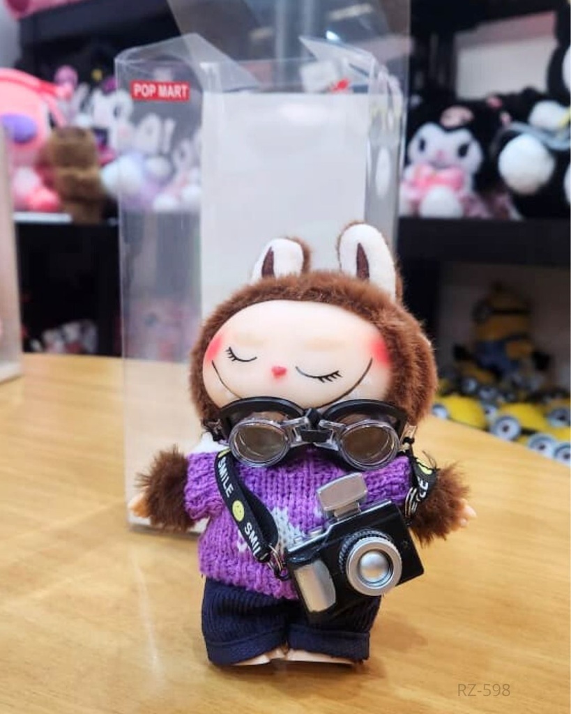 LLAVERO LABUBU CON CAMARA Y LENTES